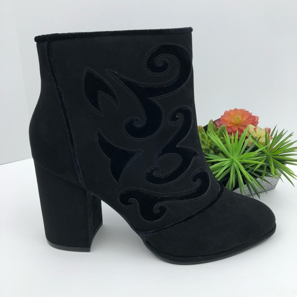 Avenue Shoes - Cloudwalkers by Avenue Black Ankle Booties | 9.5